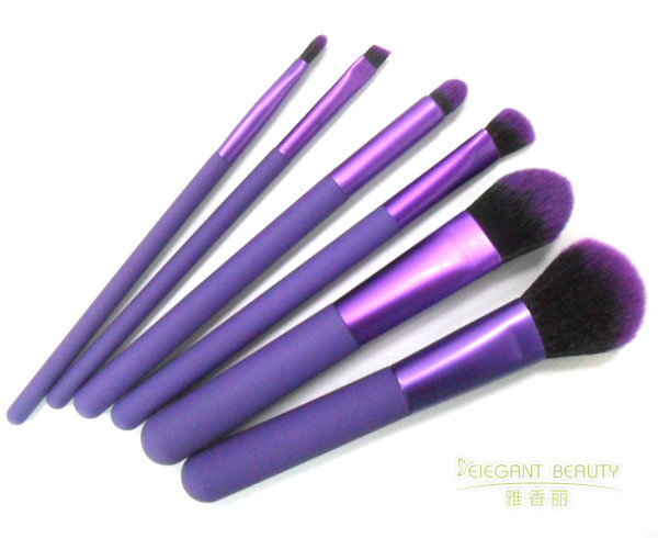 化妝刷有哪些不常見的使用方法？