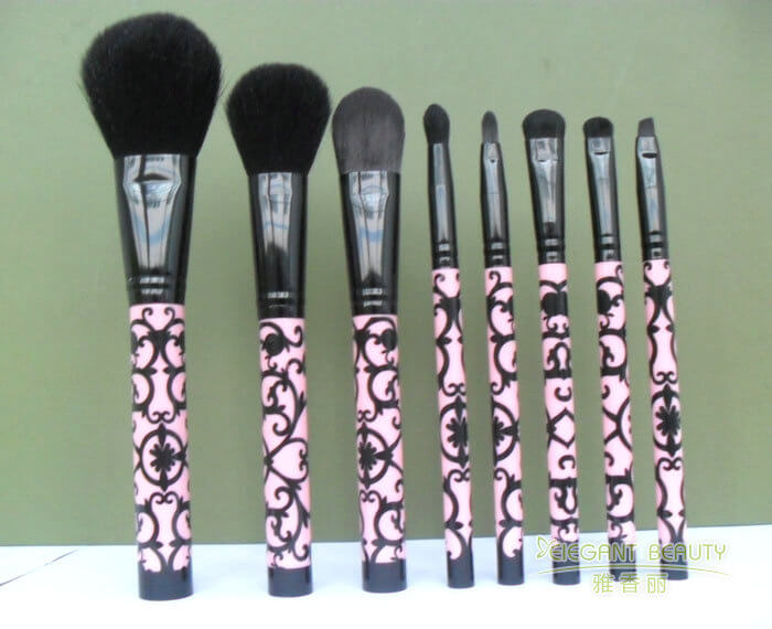 化妝刷套裝與妝容風格：如何用一套刷子打造多樣妝效